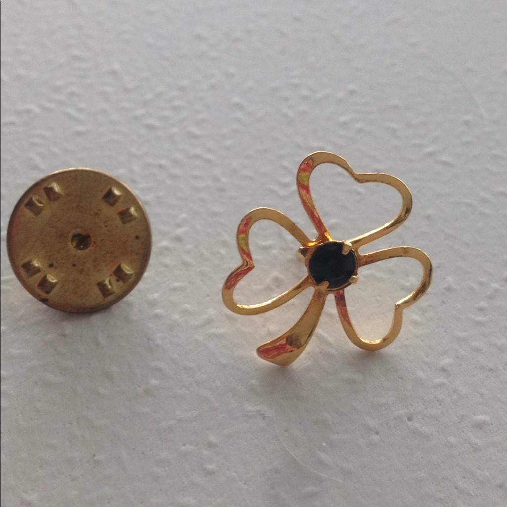 Pin In A Gold Look Metal Silhouette Of A Shamrock